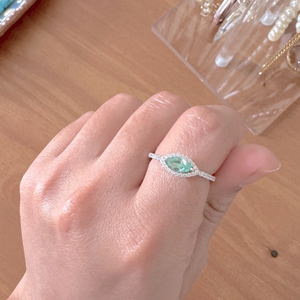 GORGEOUS SILVER RING